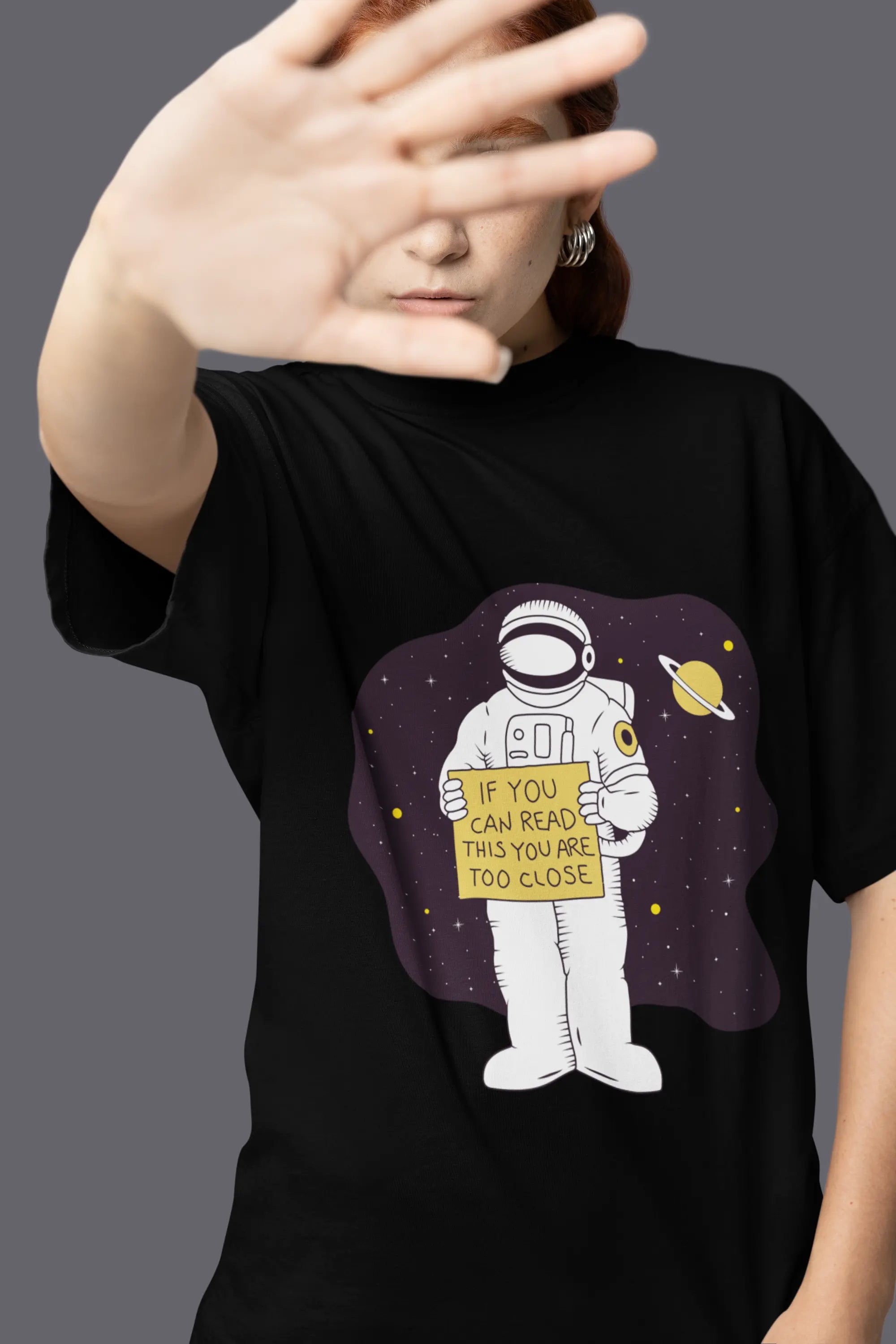If You Can read this you are too close astronaut Graphic Unisex Ovwersized T-Shirt